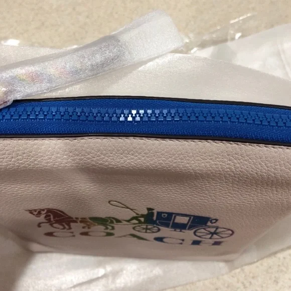 COPY - Coach Rainbow Crossbody Bag - Picture 4 of 8